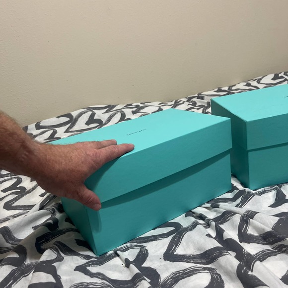 Two large Tiffany & Co Perfect for stylish storage/decor - Picture 3 of 4